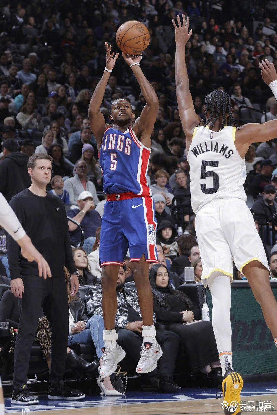 玩疯了小黑猫原名